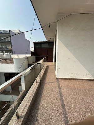 Balcony in 2 BHK Builder Floor at Sector 21 – for Rent