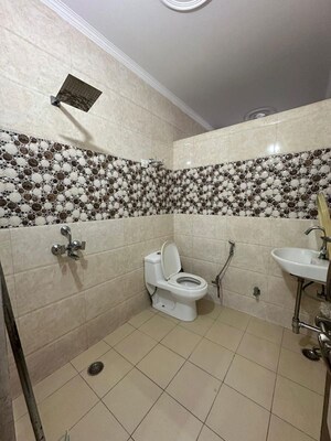 Team Area in 2 BHK Builder Floor at Sector 21 – for Rent