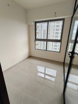 Room in 1.5 BHK Apartment at Piramal Vaikunth, Balkum Pada – for Rent