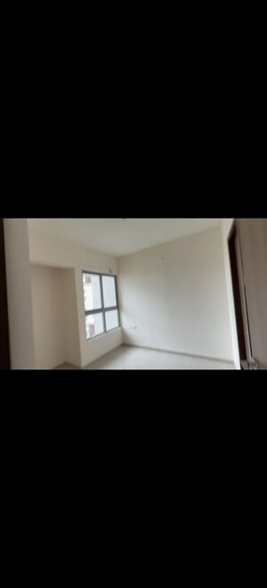 Room in 1 BHK Apartment at Piramal Vaikunth A Class Homes, Balkum Pada – for Rent