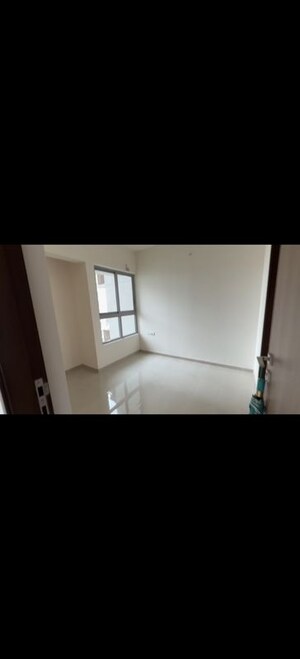 Room in 1 BHK Apartment at Piramal Vaikunth A Class Homes, Balkum Pada – for Rent