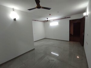 Room in 5 BHK Apartment at Logix Blossom County, Sector 137 – for Rent