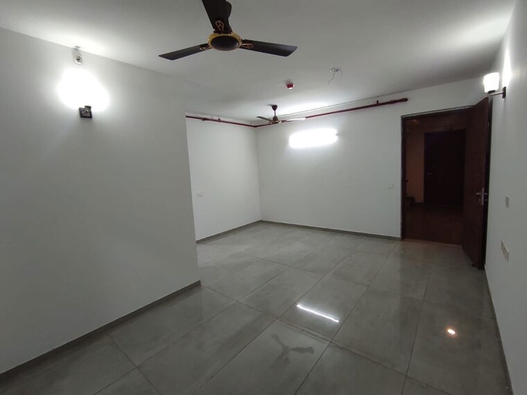 Room, logix-blossom-county 5 Bedroom 5560 Sq.Ft. Apartment In Sector 137 Noida 10630926