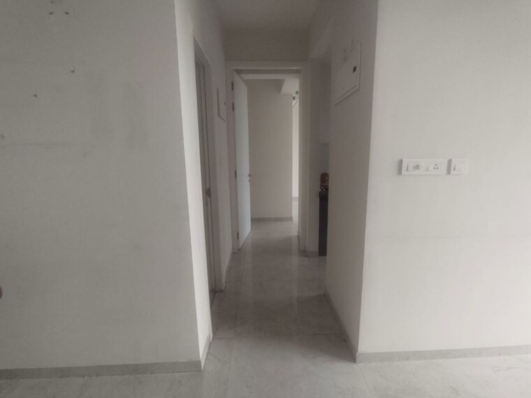 Room, tata-serein 1 RK 476 Sq.Ft. Apartment In Pokhran Road No Two Thane 10630953
