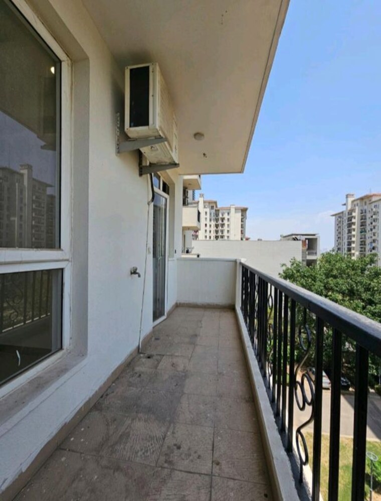 Balcony, emaar-emerald-floors-premier 3 Bedroom 1975 Sq.Ft. Apartment In Sector 65 Gurgaon 10630983