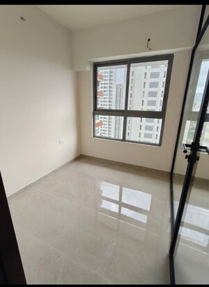 Room in 1.5 BHK Apartment at Piramal Vaikunth, Balkum Pada – for Rent