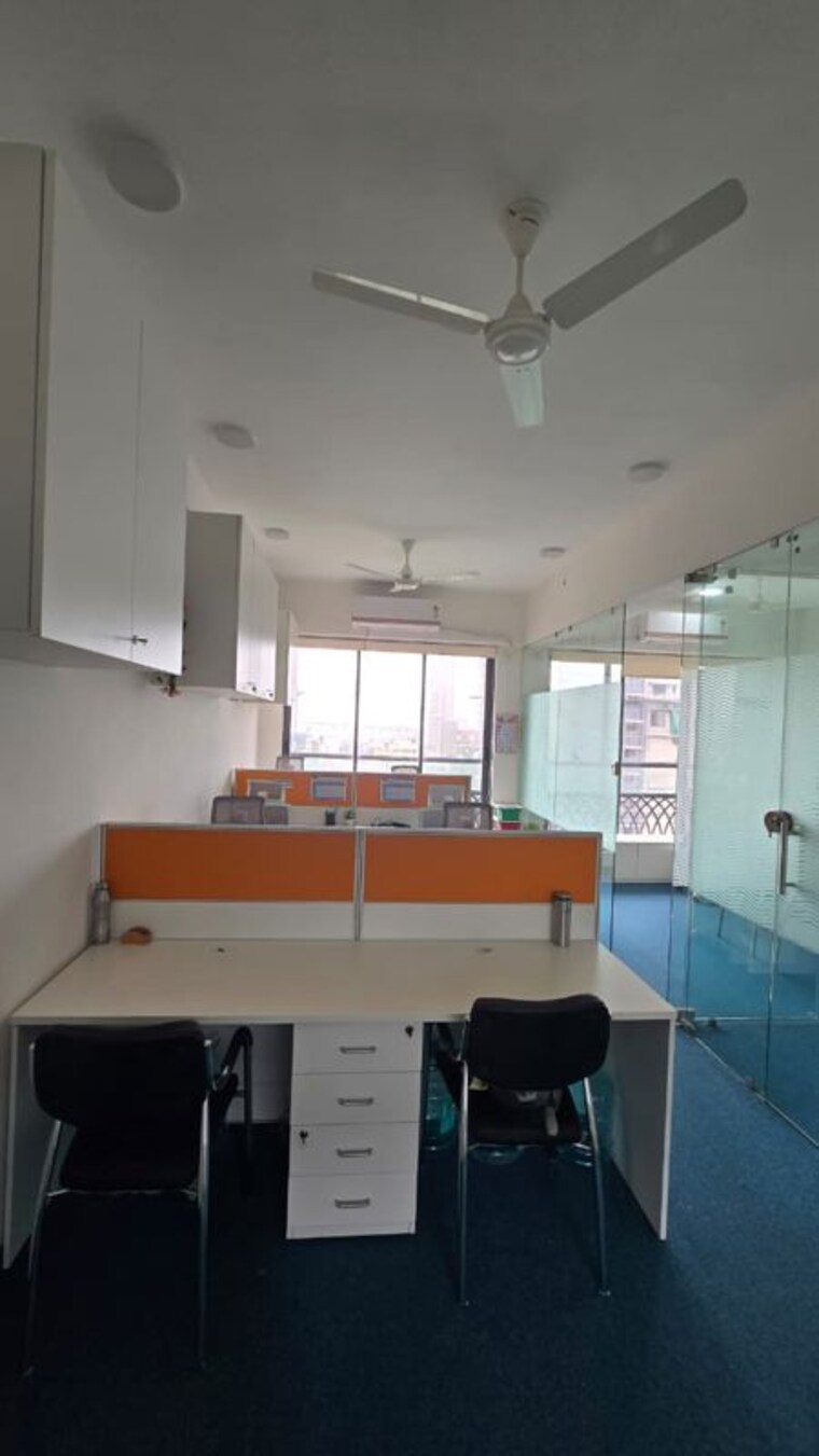 Team Area, earth-vintage Commercial Office Space 2000 Sq.Ft. In Dadar West Mumbai 10630993