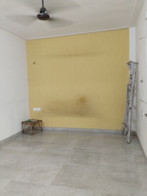 Room in 1 BHK Apartment at Raj Corner, Bhawani Peth – for Rent