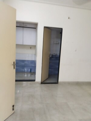 Room in 1 BHK Apartment at Raj Corner, Bhawani Peth – for Rent