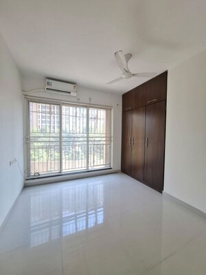Room in 3 BHK Apartment at Rustomjee Athena, Majiwada – for Rent