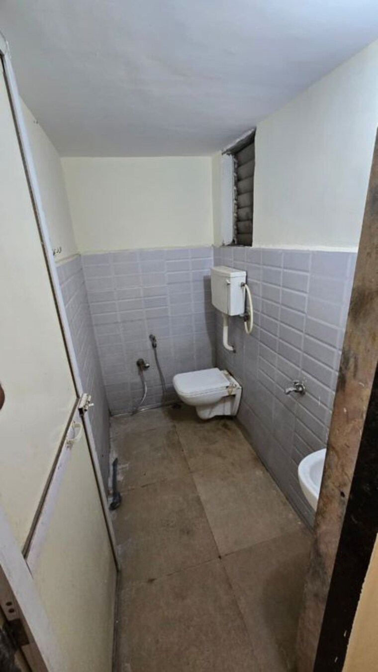 Bathroom, paradise-sai-mannat 2 Bedroom 750 Sq.Ft. Apartment In Kharghar Navi Mumbai 10631033