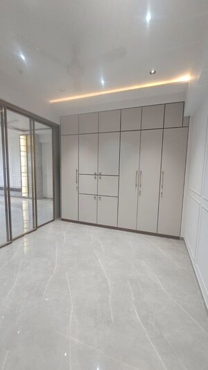 Room in 2 BHK Apartment at LnT The Villas At Seawoods Residences, Seawoods – for Rent