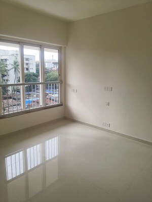 Room in 3 BHK Apartment at Indiabulls Greens, New Panvel – for Rent