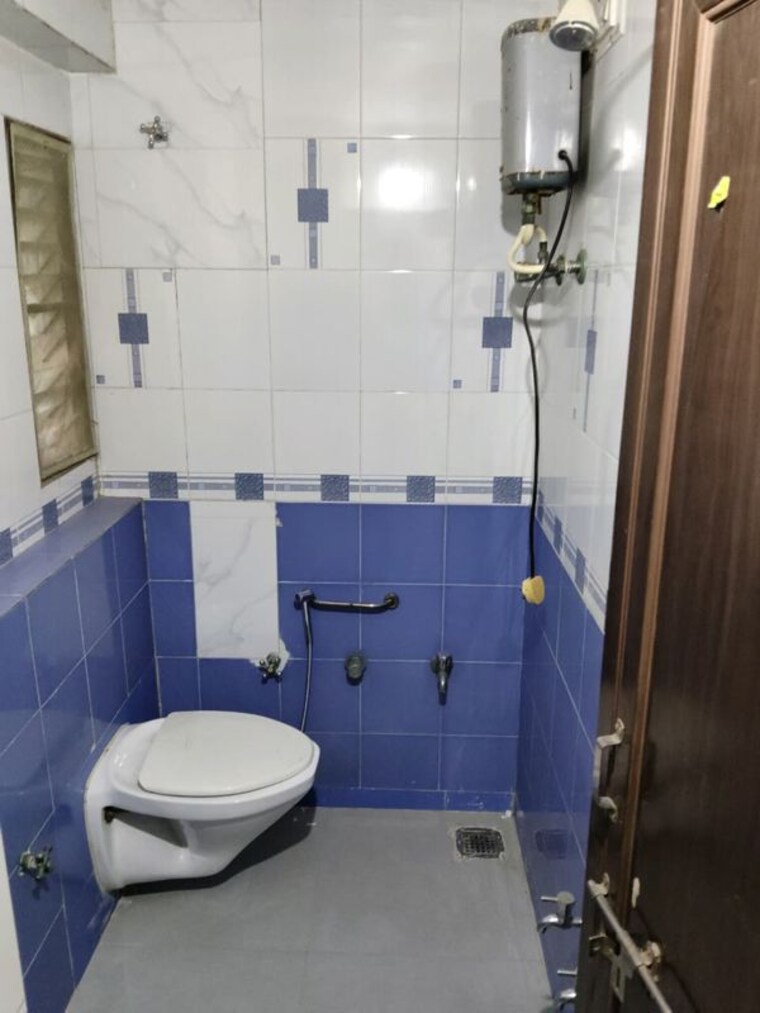 Bathroom, memnagar 3 Bedroom 1170 Sq.Ft. Apartment In Memnagar Ahmedabad 10578858