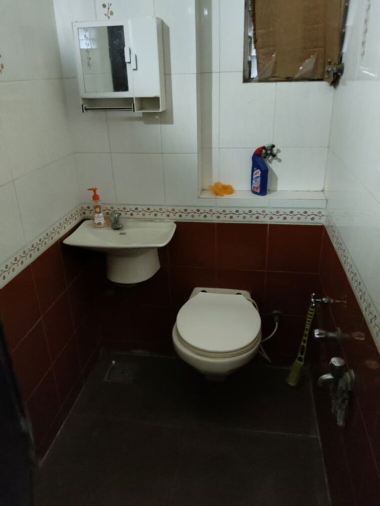 Bathroom, memnagar 3 Bedroom 1170 Sq.Ft. Apartment In Memnagar Ahmedabad 10578858