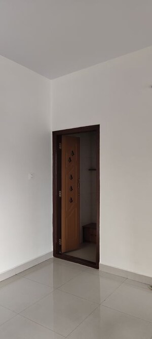 Furnished Amenities in 2 BHK Apartment at Indiranagar – for Rent