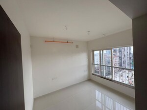 Room in 2 BHK Apartment at Kalpataru Vivant, Jogeshwari East – for Rent