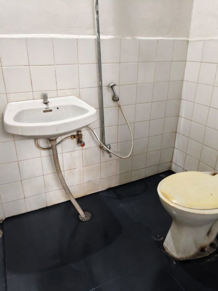 Bathroom, elite-empire-apartment 2 Bedroom 950 Sq.Ft. Apartment In Balewadi Pune 10631106