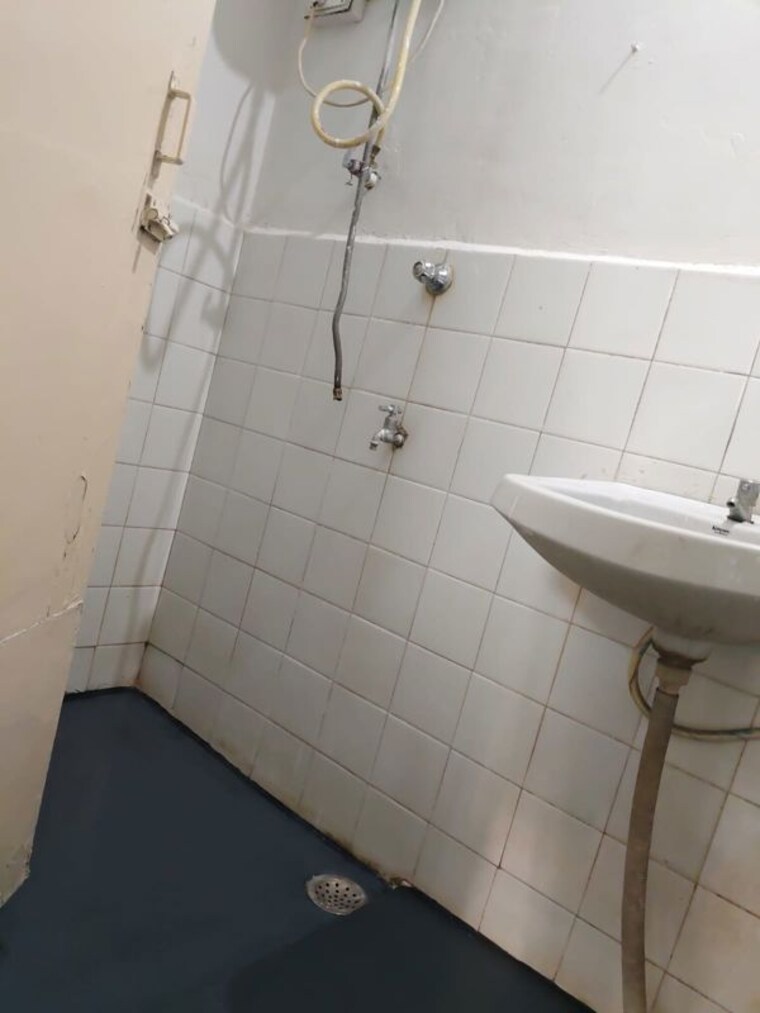 Bathroom, elite-empire-apartment 2 Bedroom 950 Sq.Ft. Apartment In Balewadi Pune 10631106