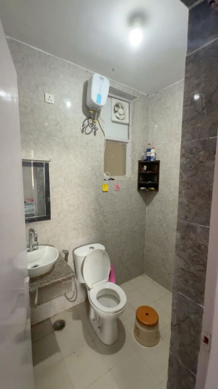 Bathroom, dlf-regal-gardens 3 Bedroom 1900 Sq.Ft. Apartment In Sector 90 Gurgaon 10631112