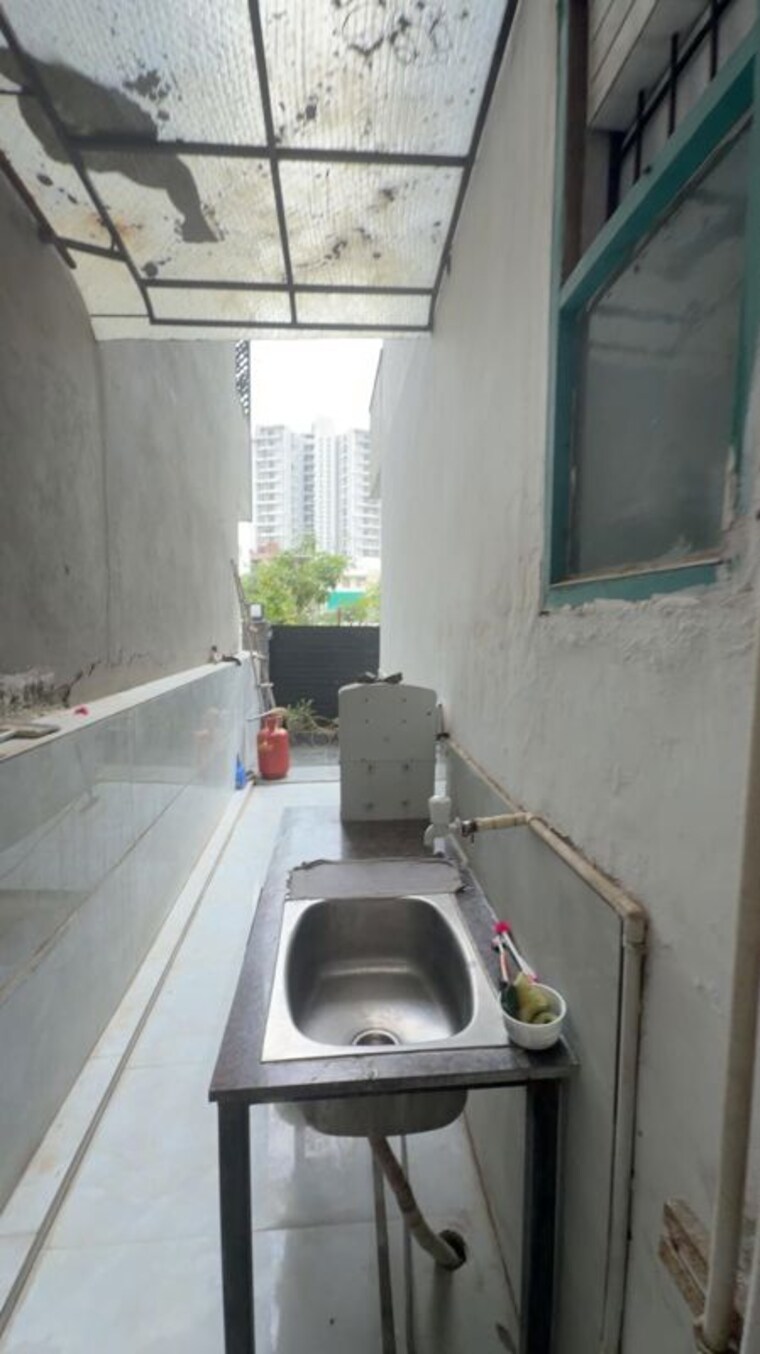 Bathroom, dlf-regal-gardens 3 Bedroom 1900 Sq.Ft. Apartment In Sector 90 Gurgaon 10631112