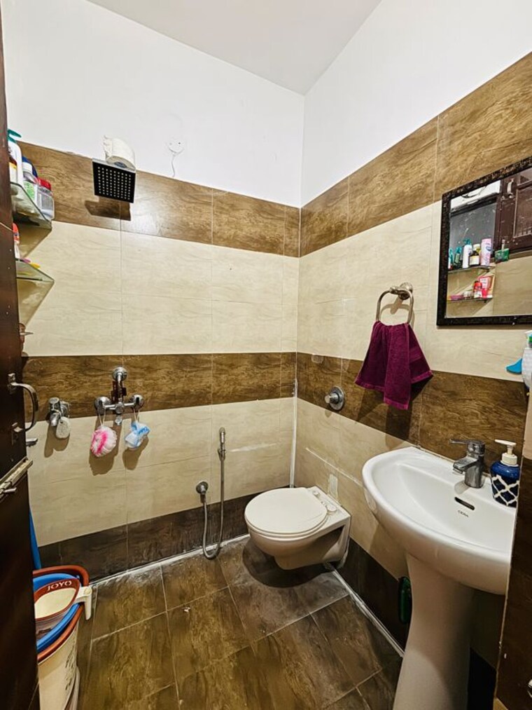Attached Bathroom, dhakoli 3 Bedroom 1100 Sq.Ft. Builder Floor In Dhakoli Zirakpur 10631123