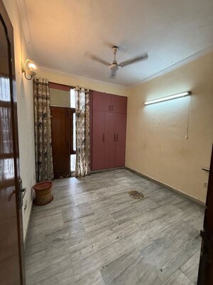 Room in 3 BHK Builder Floor at Chittaranjan Park – for Rent