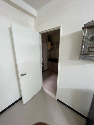 Room in 2 BHK Apartment at Dimples Gayatri Avenue, Kandivali East – for Rent