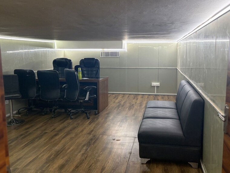  Parking, rustomjee-eaze-zone-mall Commercial Office Space 995 Sq.Ft. In Malad West Mumbai 10631162