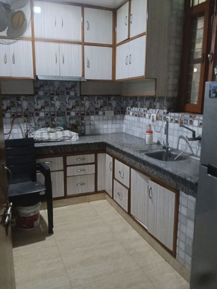 Kitchen, sector 30 1.5 Bedroom 300 Sq.Mt. Villa In Sector 30 Noida 10631177