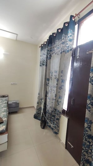 Room in 3 BHK Apartment at Vip Road – for Rent