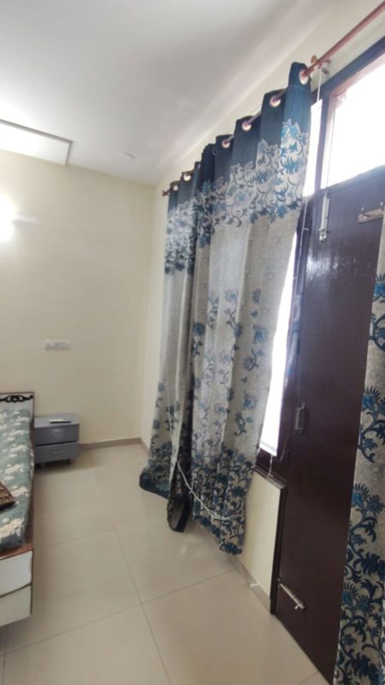 Room, vip road 3 Bedroom 1850 Sq.Ft. Apartment In Vip Road Zirakpur 10631198