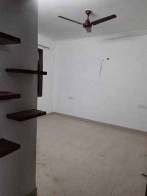Room in 3 BHK Apartment at Vip Road – for Rent