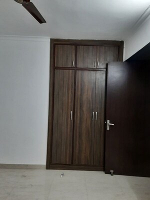 Room in 3 BHK Apartment at Vip Road – for Rent