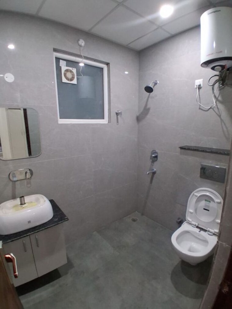 Bathroom, vip road 3 Bedroom 1850 Sq.Ft. Apartment In Vip Road Zirakpur 10631222