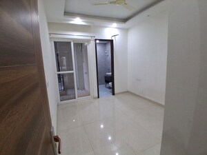 Room in 3 BHK Apartment at Vip Road – for Rent