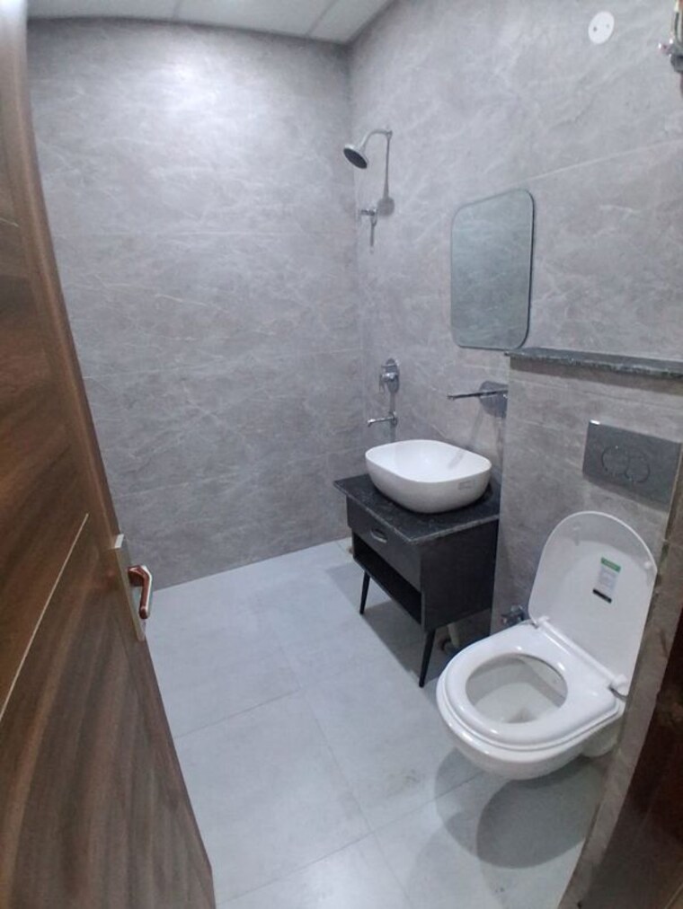 Bathroom, vip road 3 Bedroom 1850 Sq.Ft. Apartment In Vip Road Zirakpur 10631222