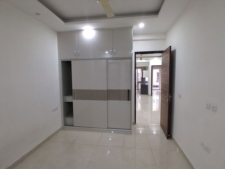 Room, vip road 3 Bedroom 1850 Sq.Ft. Apartment In Vip Road Zirakpur 10631222