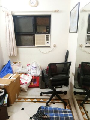 Team Area in 1 BHK Apartment at Unique Tower, Sion – for Rent