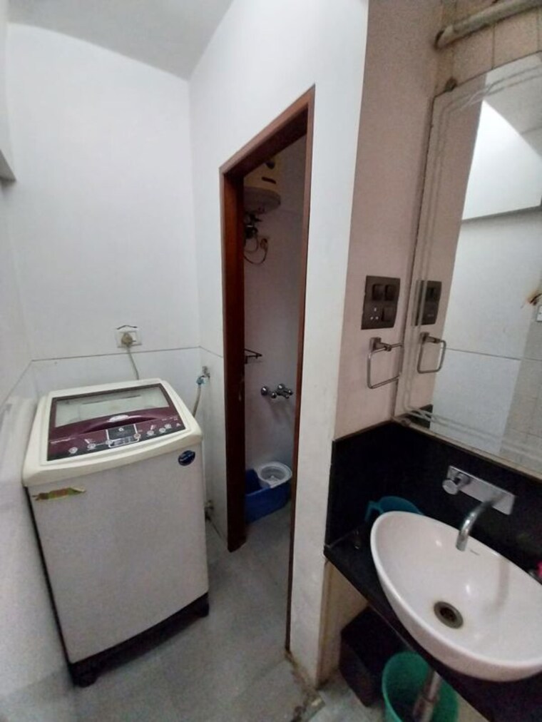 Bathroom, juhu 3 Bedroom 1100 Sq.Ft. Apartment In Juhu Mumbai 10631157