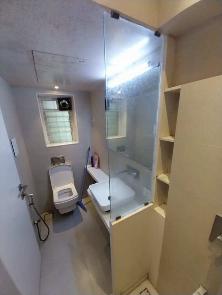 Bathroom, juhu 3 Bedroom 1100 Sq.Ft. Apartment In Juhu Mumbai 10631157