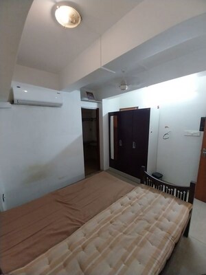 Room in 3 BHK Apartment at Juhu – for Rent