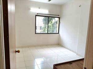 Room in 2 BHK Apartment at Kumar Padmalaya, Aundh – for Rent