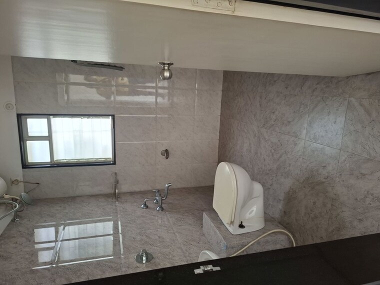 Bathroom, nirmiti-rama-govind 6+ Bedroom 4270 Sq.Ft. Apartment In Karve Nagar Pune 10631301