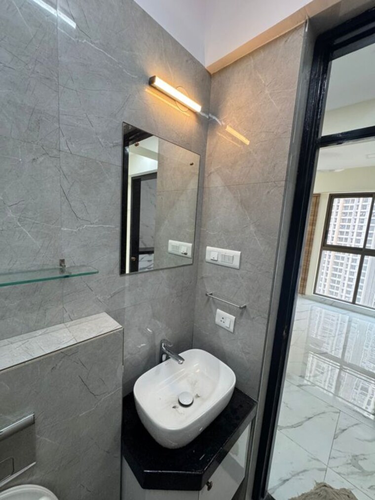 Bathroom, lodha-amara 1.5 Bedroom 450 Sq.Ft. Apartment In Kolshet Road Thane 10631338