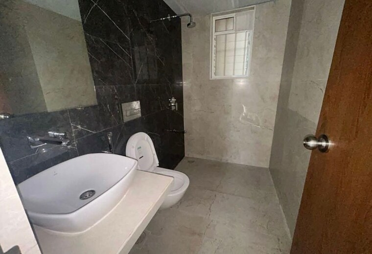 Bathroom, dosti-west-county-phase-2-dosti-cedar 2 Bedroom 640 Sq.Ft. Apartment In Balkum Pada Thane 10631349