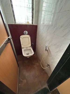 Bathroom in 1 BHK Apartment at Dahisar East – for Rent