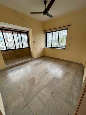 Room in 1 BHK Apartment at Dahisar East – for Rent