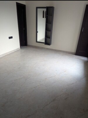Room in 2 BHK Builder Floor at Sector 38 – for Rent