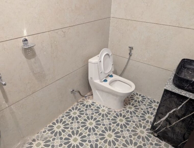 Bathroom, sector 38 2 Bedroom 300 Sq.Yd. Builder Floor In Sector 38 Chandigarh 10631478